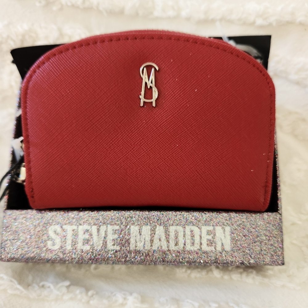NWT Steve Madden Red Dome Wallet with Zip Closure.  3 COMPARTMENTS